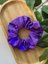 Load image into Gallery viewer, Satin light up scrunchies
