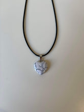 Load image into Gallery viewer, Heart pendant necklace
